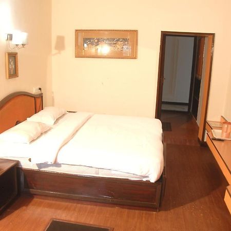 Hotel Sapphire Garden View Ooty Exterior foto