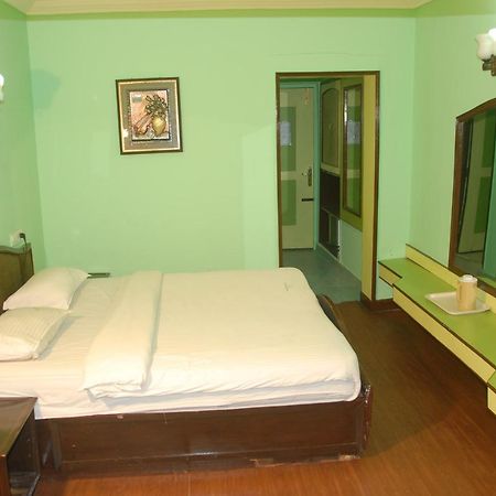 Hotel Sapphire Garden View Ooty Exterior foto