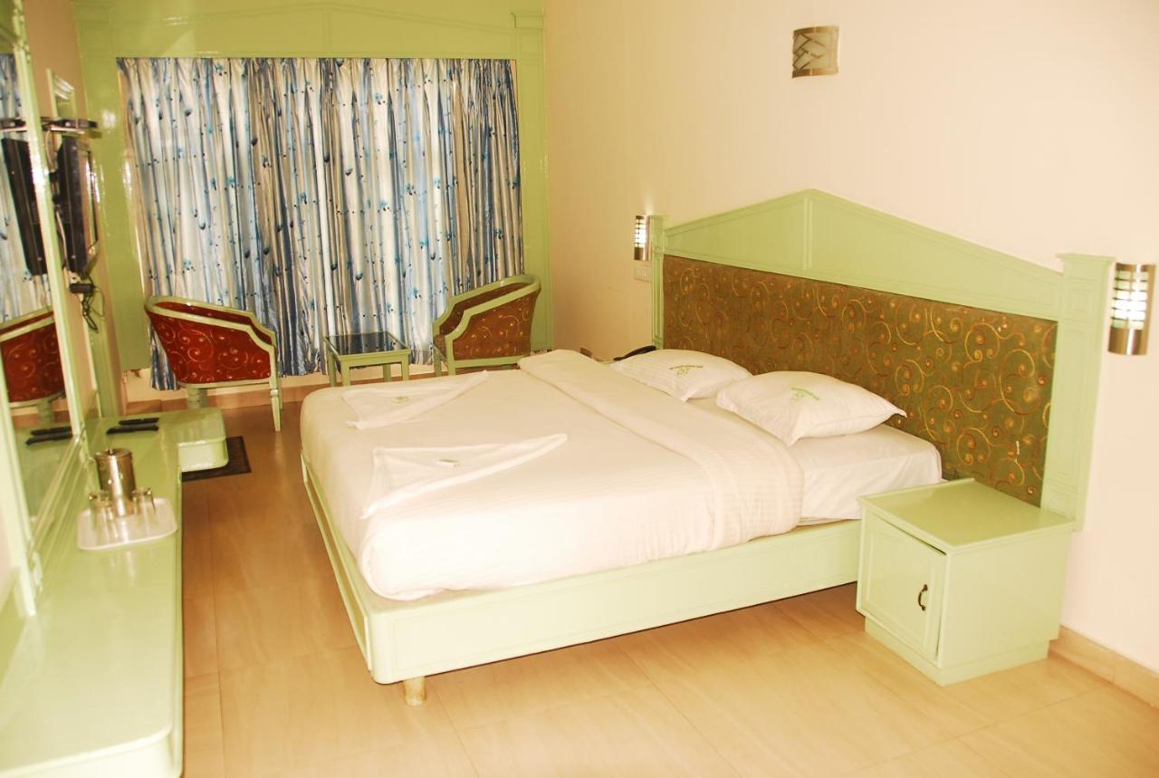 Hotel Sapphire Garden View Ooty Exterior foto