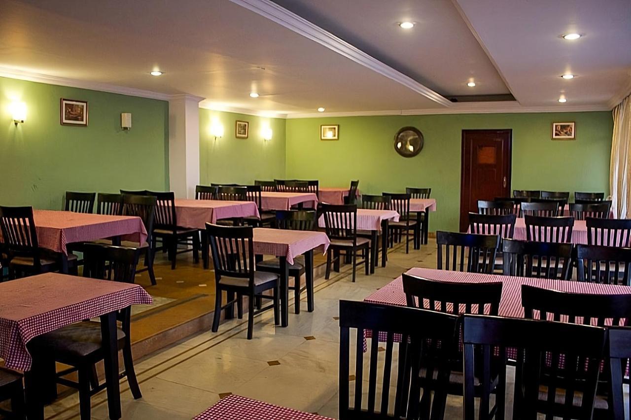 Hotel Sapphire Garden View Ooty Exterior foto