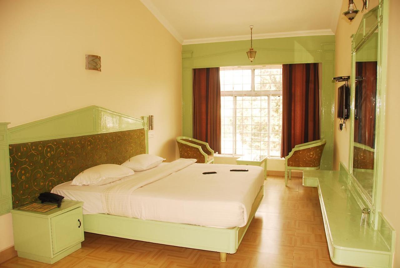Hotel Sapphire Garden View Ooty Exterior foto