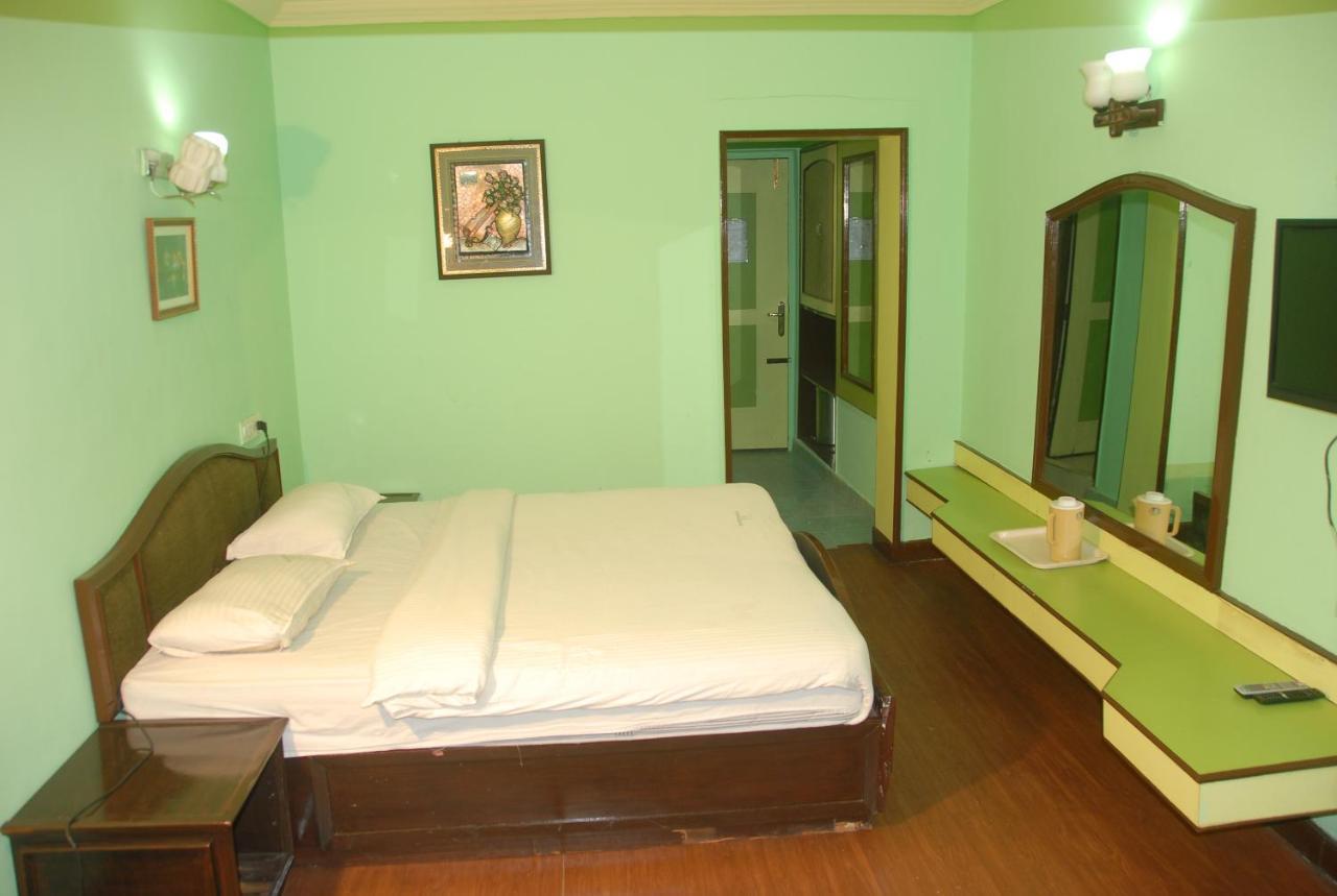 Hotel Sapphire Garden View Ooty Exterior foto